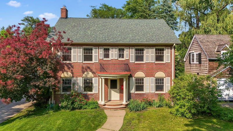 1913 E River Pw, Minneapolis, MN 55414