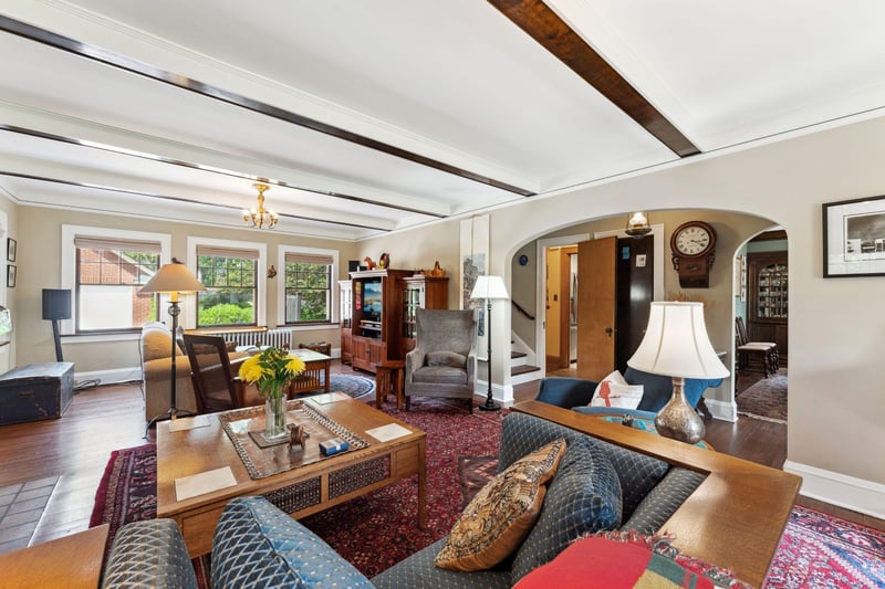1913 E River Pw, Minneapolis, MN 55414