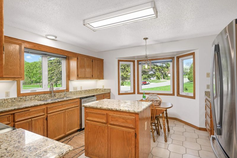 3924 Denmark Ave, Eagan, MN 55123
