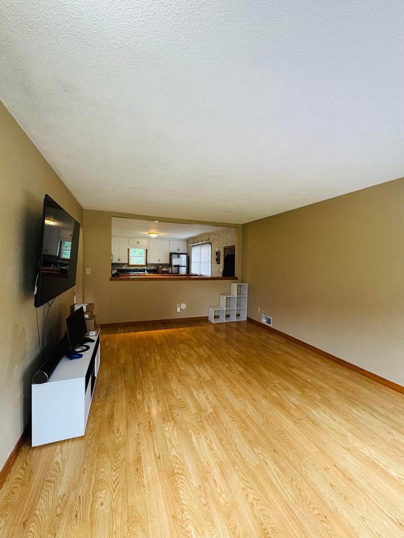 1267 Etna St, Saint Paul, MN 55106