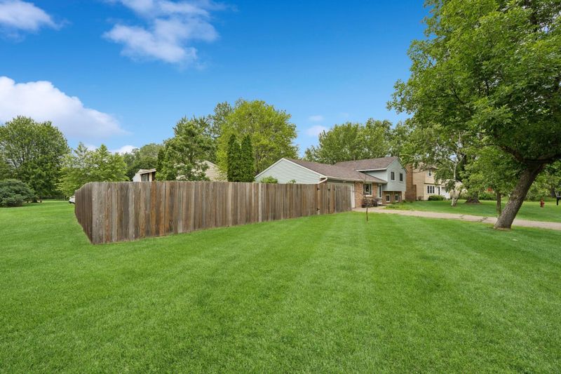 7301 Drew Ave N, Brooklyn Park, MN 55443