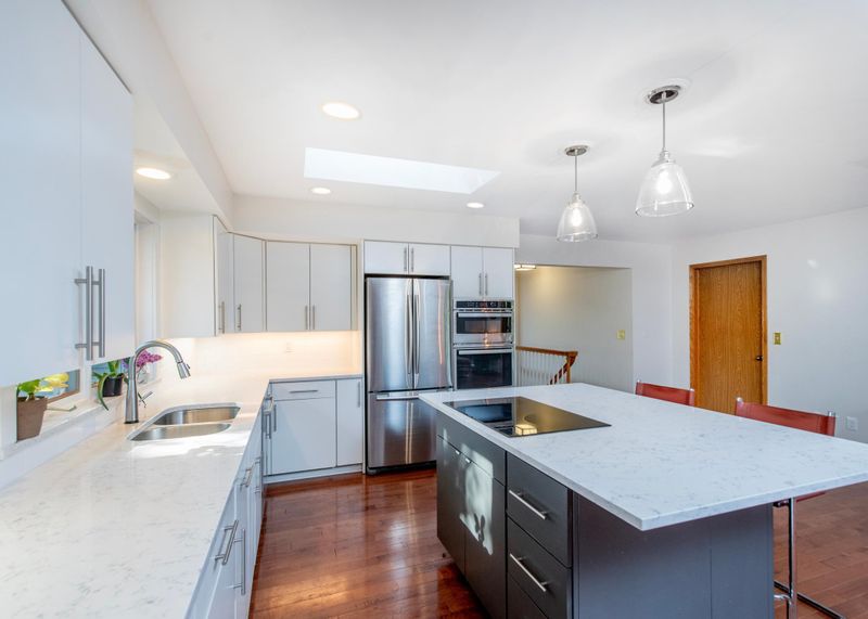 1070 Jefferson Ave, Saint Paul, MN 55105