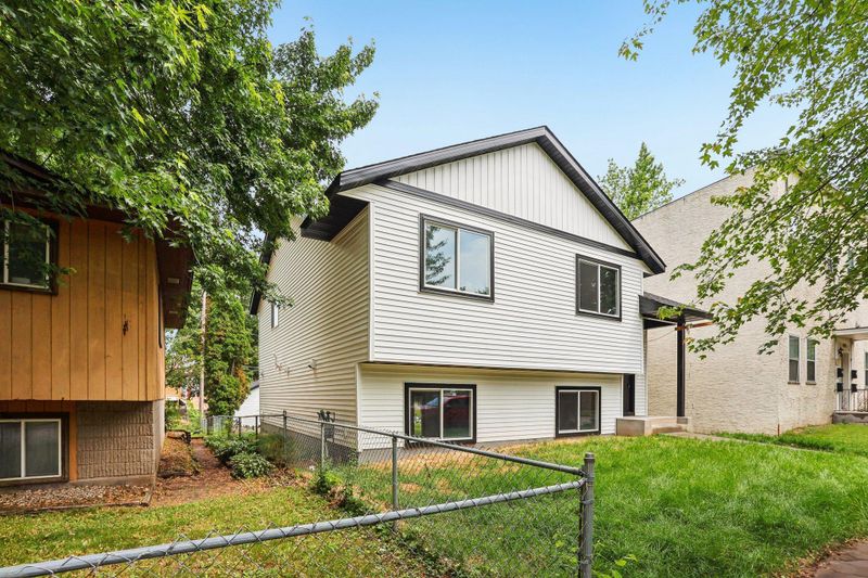933 Beech St, Saint Paul, MN 55106