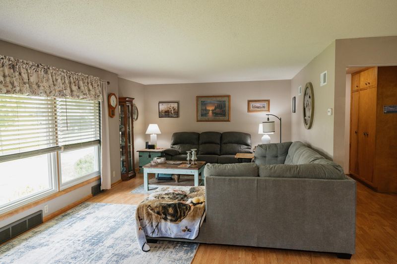 381 6th St SW, Wells, MN 56097