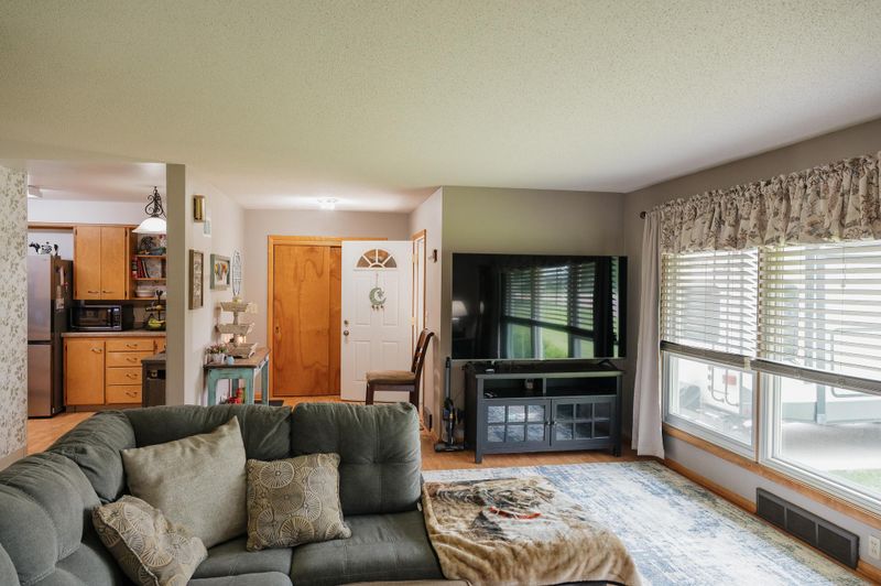 381 6th St SW, Wells, MN 56097