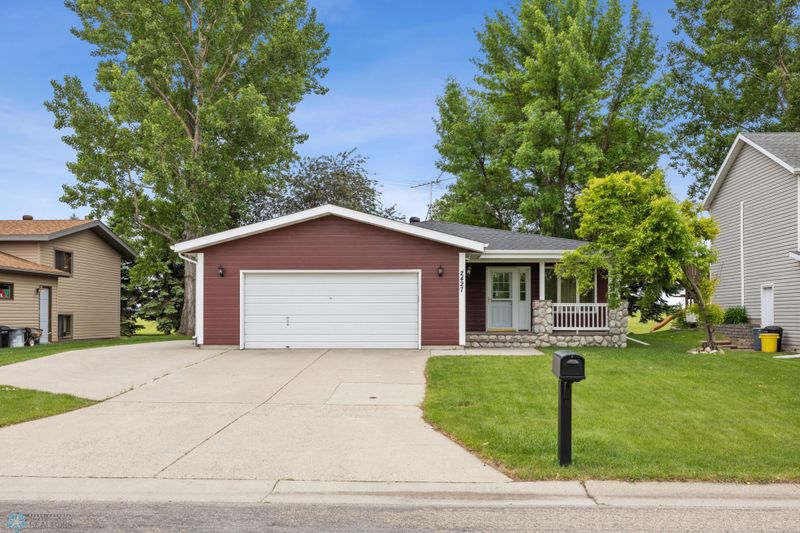 2427 33rd Ave S, Moorhead, MN 56560