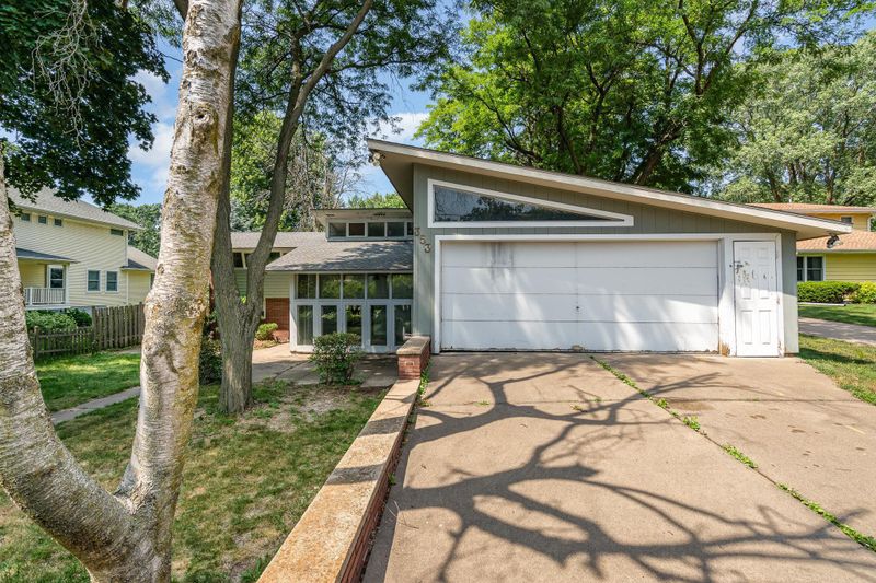 353 Rose Ln, Little Canada, MN 55117