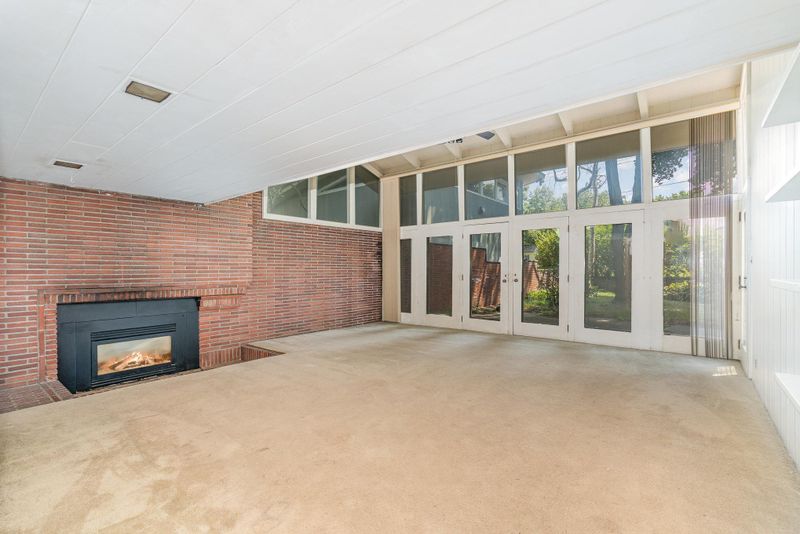 353 Rose Ln, Little Canada, MN 55117