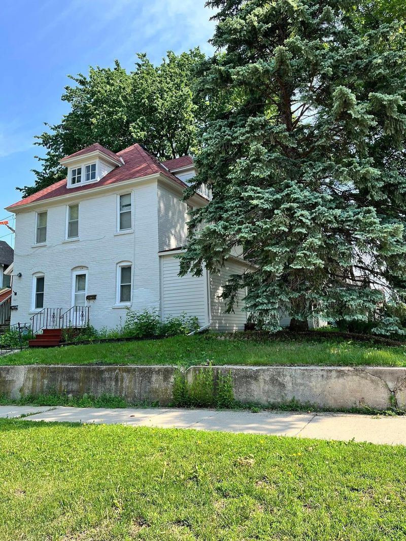 326 E Vine St, Mankato, MN 56001