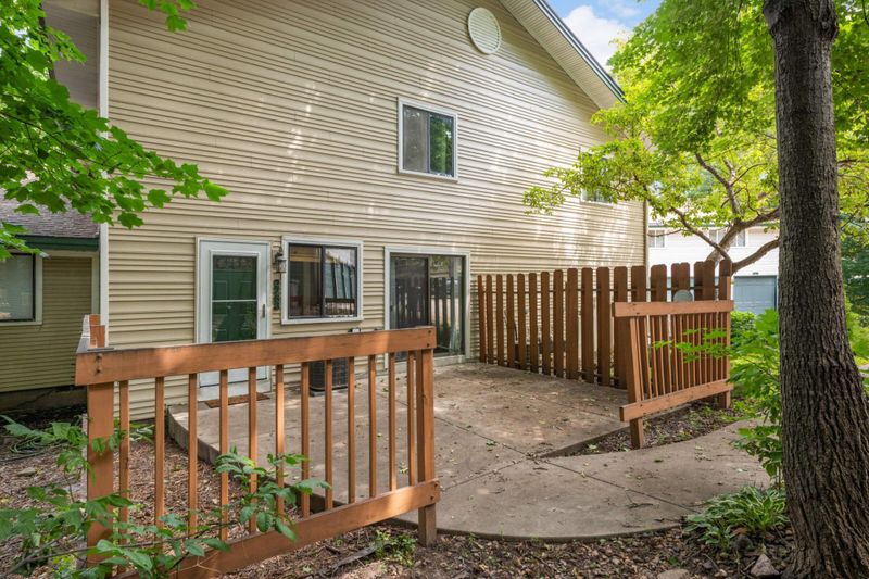 2783 Upland Ct, Plymouth, MN 55447