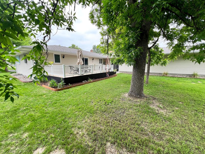 211 5th St NE, Barnesville, MN 56514