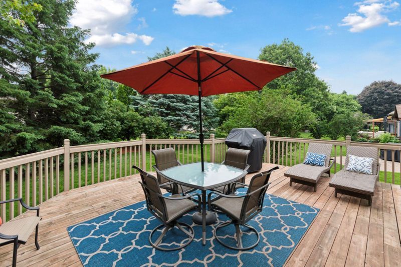 989 Coneflower Ct, Eagan, MN 55123