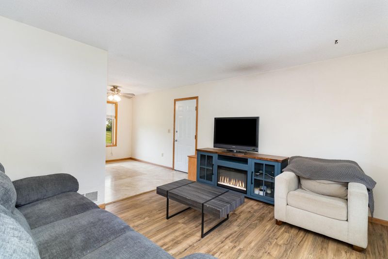 29645 Broadway St, Lindstrom, MN 55045