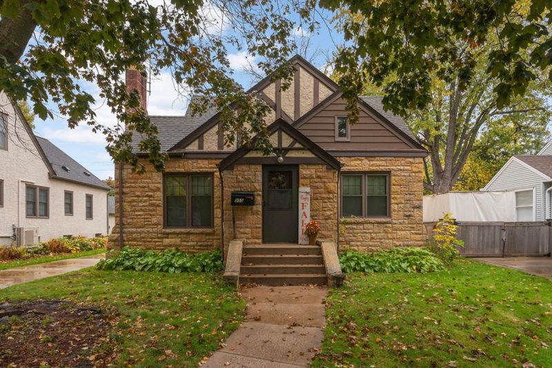 955 Cherokee Ave, West Saint Paul, MN 55118