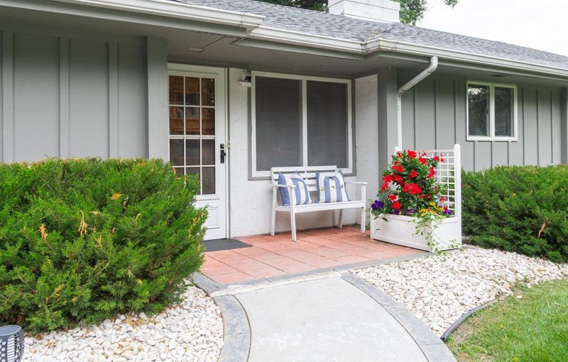 2426 Gilbert Ln, South Saint Paul, MN 55075