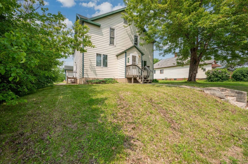 11 1st St, Nashwauk, MN 55769