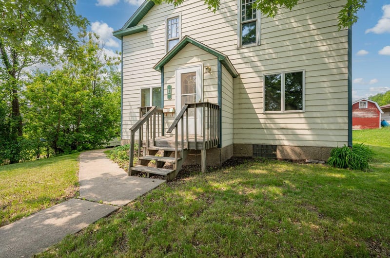 11 1st St, Nashwauk, MN 55769