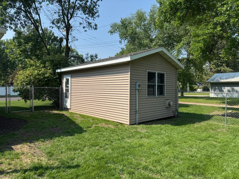 401 5th St NE, Barnesville, MN 56514