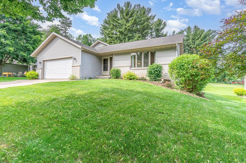 739 Hallstrom Dr, Red Wing, MN 55066