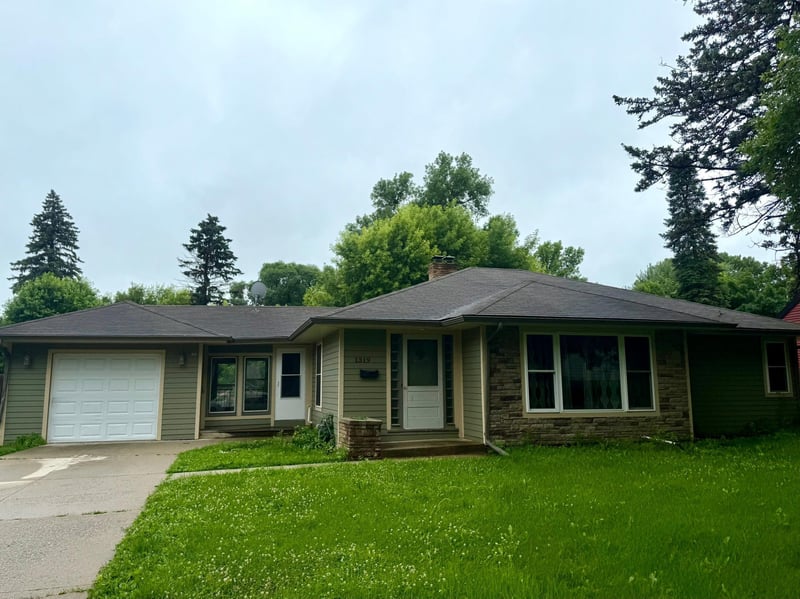 1319 Kandiyohi Ave SW, Willmar, MN 56201