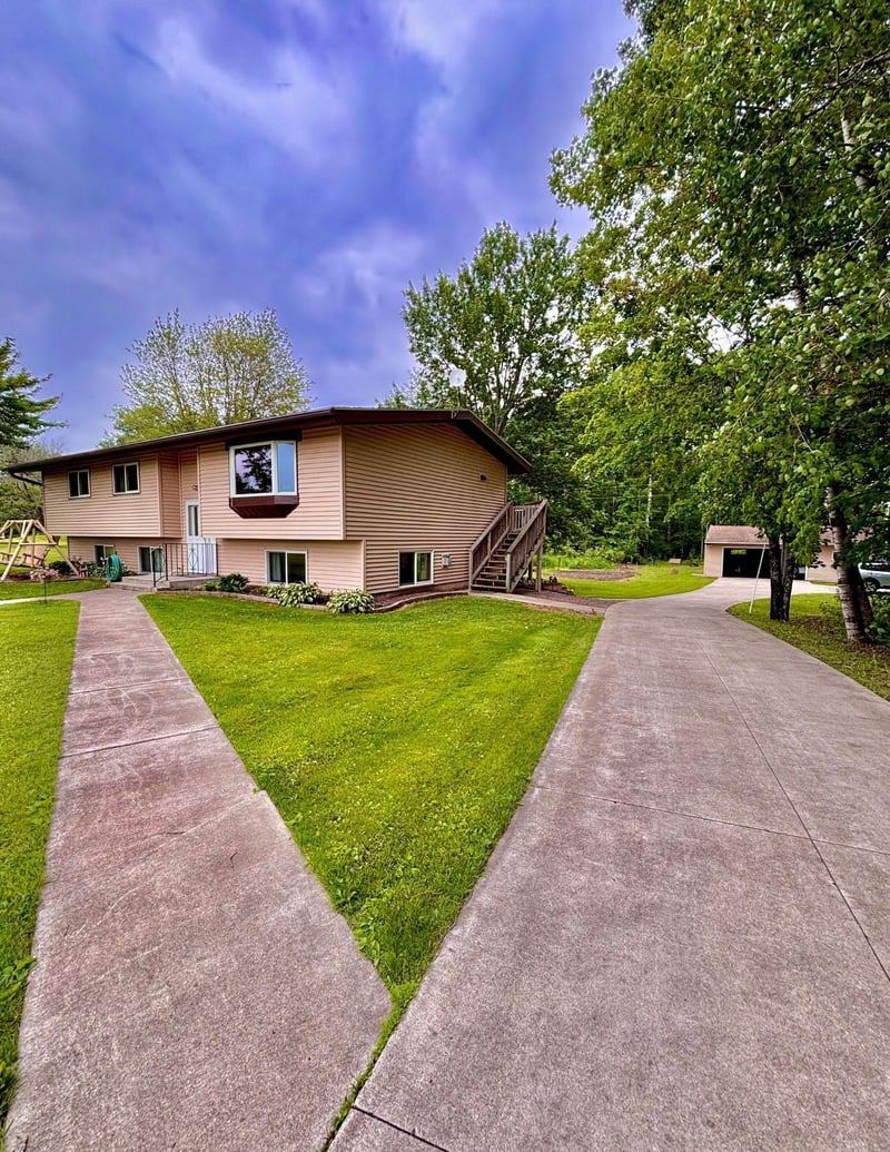 4488 Konieska Rd, Moose Lake, MN 55767