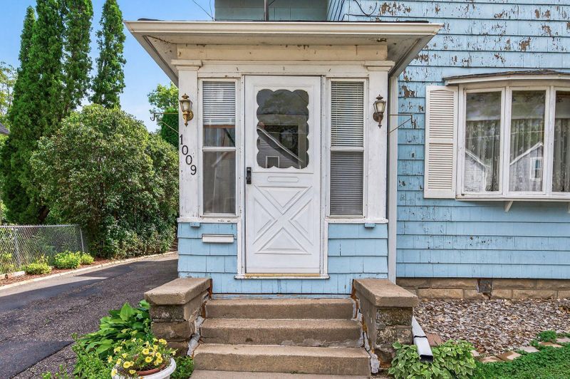 1009 3rd St S, Stillwater, MN 55082