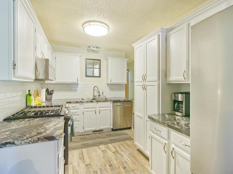 638 Shady Creek Cir, Winsted, MN 55395