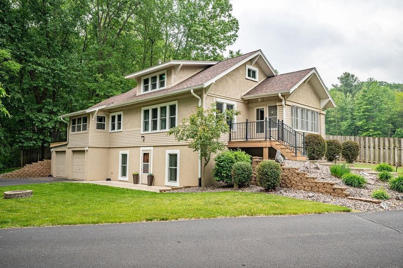 729 Auth St, Durand, WI 54736
