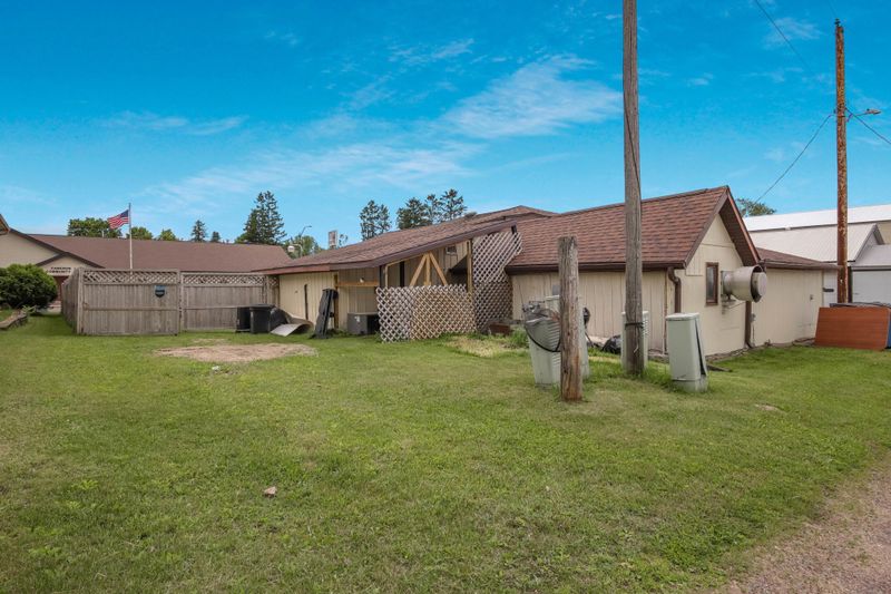 109 N 6th St, Cameron, WI 54822