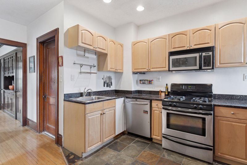 611 E 16th St #4, Minneapolis, MN 55404