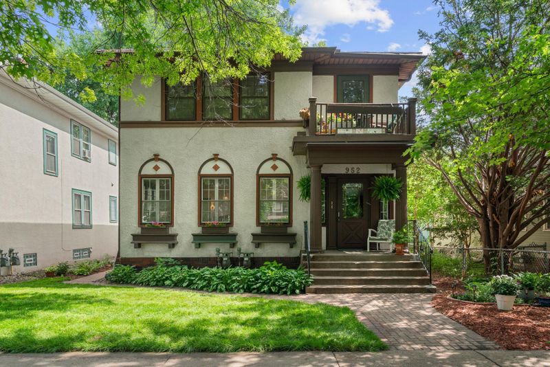 952 Goodrich Ave, Saint Paul, MN 55105