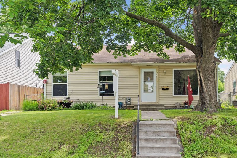 3810 Regent Ave N, Robbinsdale, MN 55422