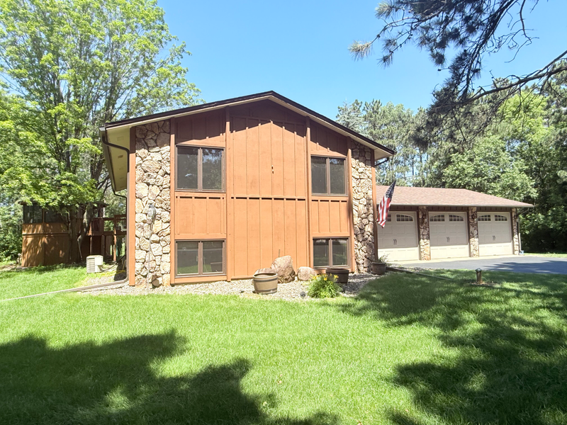 7829 Lois Ln, Circle Pines, MN 55014