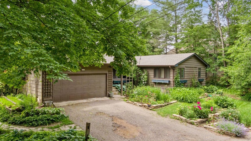 5470 Maple Heights Rd, Excelsior, MN 55331