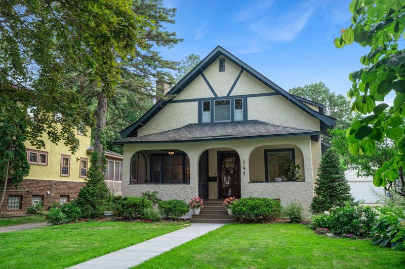 141 Rustic Lodge W, Minneapolis, MN 55419