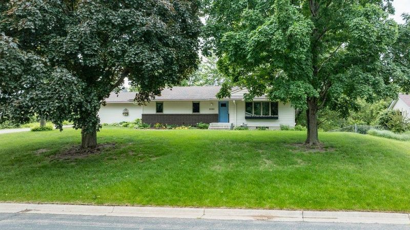 2434 Southcrest Ave E, Maplewood, MN 55119