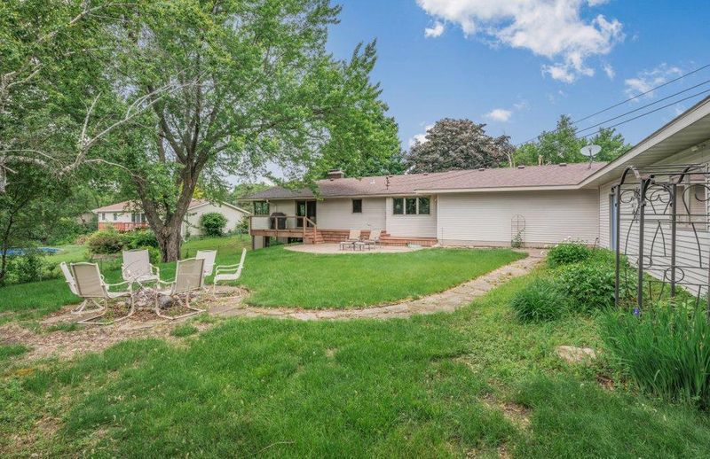 2434 Southcrest Ave E, Maplewood, MN 55119