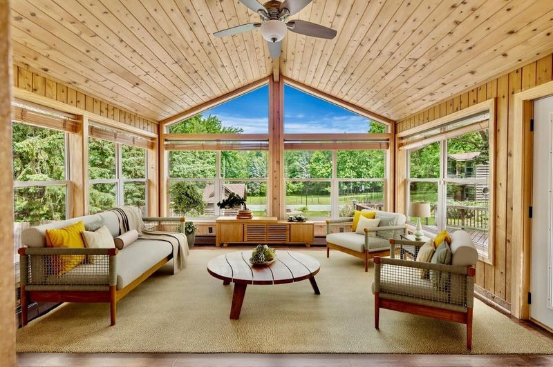 101 Sunset Dr S, Hopkins, MN 55305