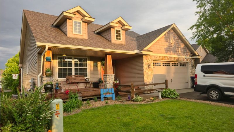 8578 Gatewater Dr, Monticello, MN 55362