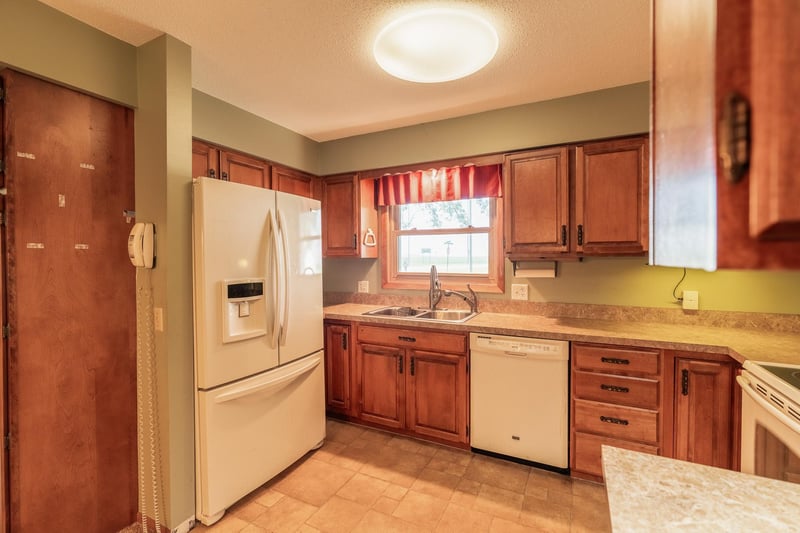 11 Mill Ave, Minnesota Lake, MN 56068