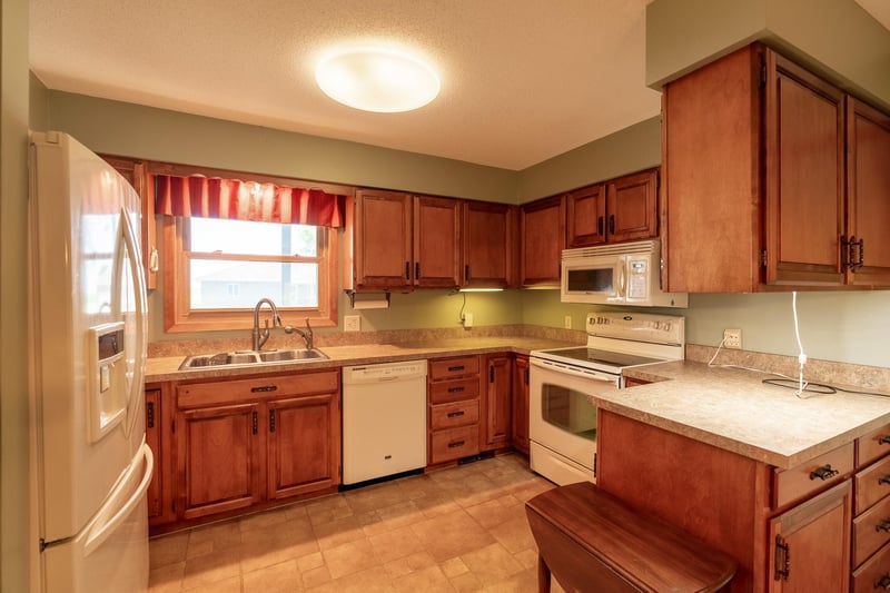 11 Mill Ave, Minnesota Lake, MN 56068