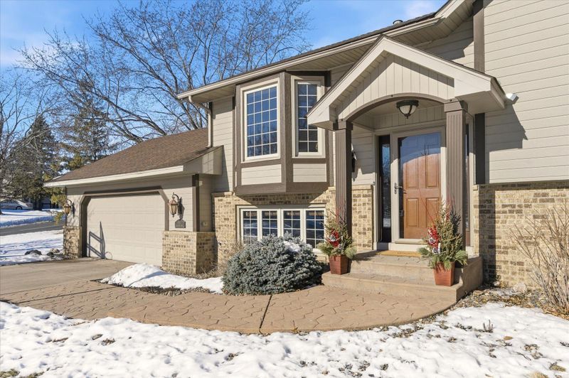 1500 Rushmore Dr, Burnsville, MN 55306