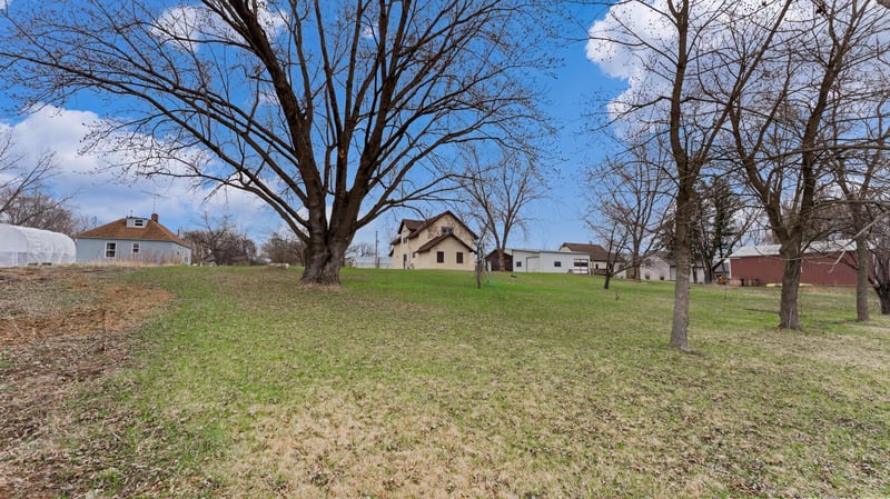 741 Riverside Rd, Holdingford, MN 56340