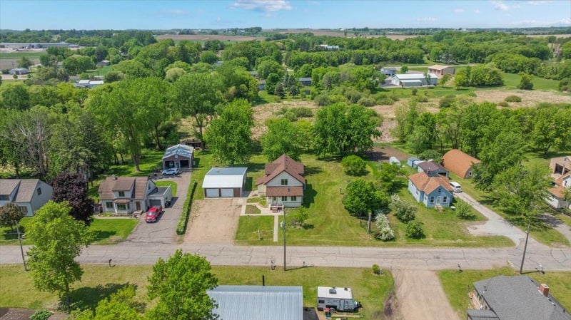 741 Riverside Rd, Holdingford, MN 56340