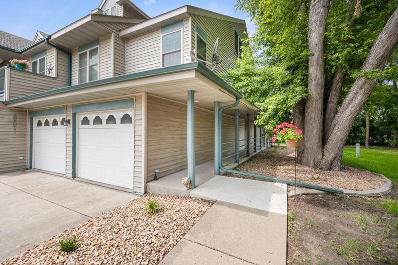 124 Morningside Dr NE, Hutchinson, MN 55350