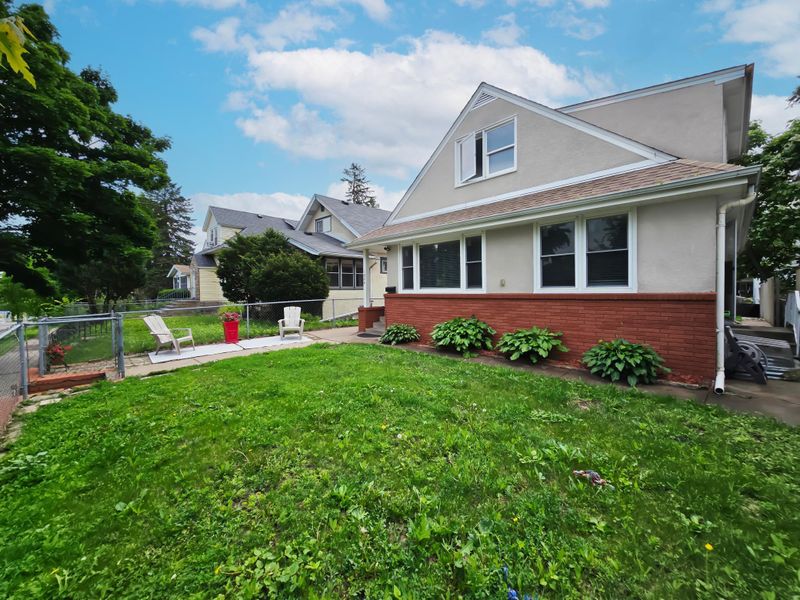1024 3rd St E, Saint Paul, MN 55106