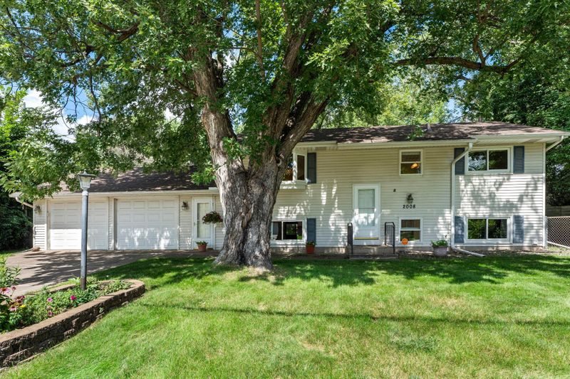 2008 Brookdale Dr, Brooklyn Park, MN 55444