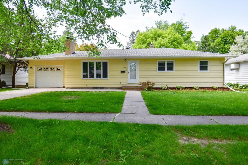 1613 15th St S, Moorhead, MN 56560