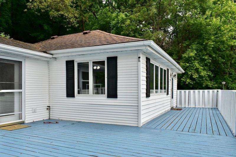 513 E Lake Blvd, Winona, MN 55987