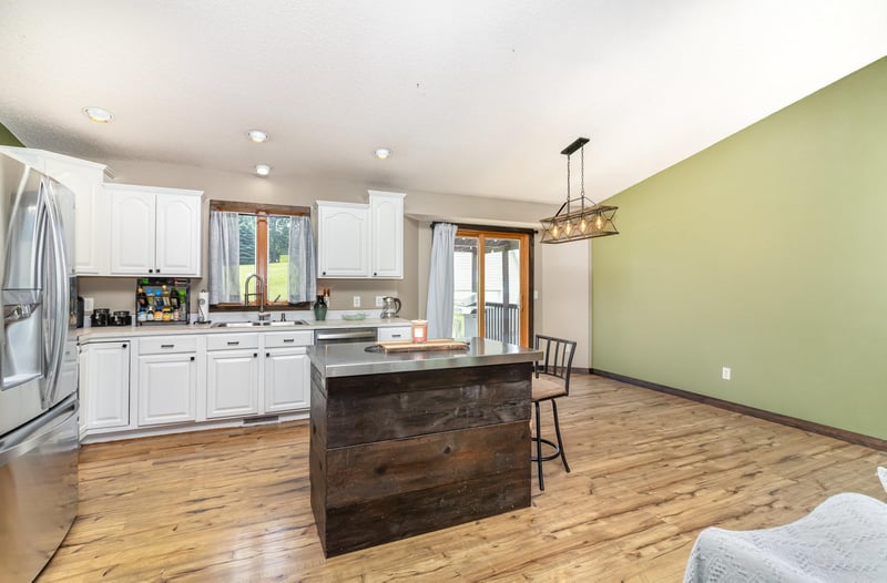 204 Sidney St E, Morristown, MN 55052